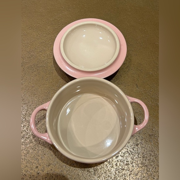 Le Creuset Shell Pink Stoneware Mini Cocotte Petite Casseroles 8oz NIB - Picture 4 of 10